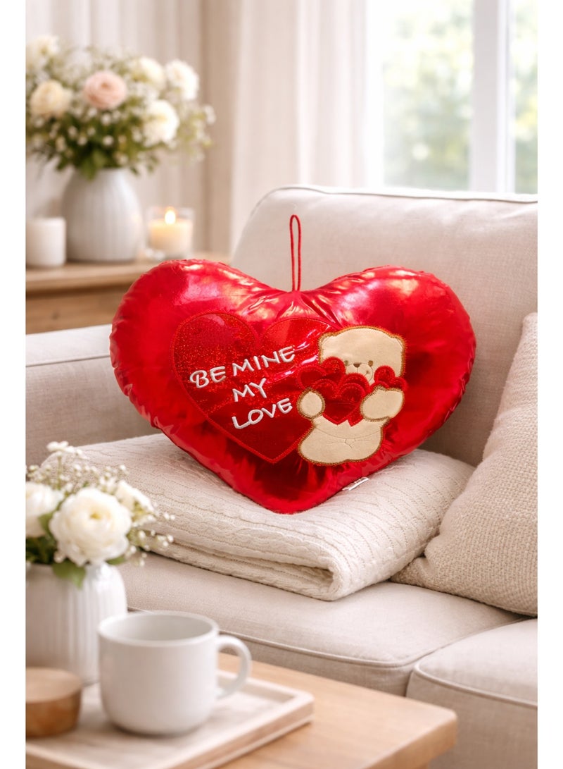 وسادة محشوة على شكل قلب بتصميم دبدوب، باللون الأحمر، مقاس 40 سم، مطرزة بعبارة "Be Mine My Love"، هدية رومانسية لعيد الحب للزوجة أو الحبيبة أو الأطفال، مناسبة لتزيين المنزل. هدية مثالية لعيد الفالنتاين - Image 1